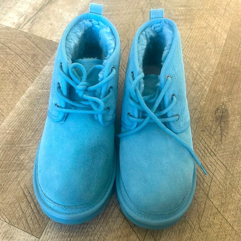 Like New! UGG Neumel Boots Men’s Size 8 in baby blue color